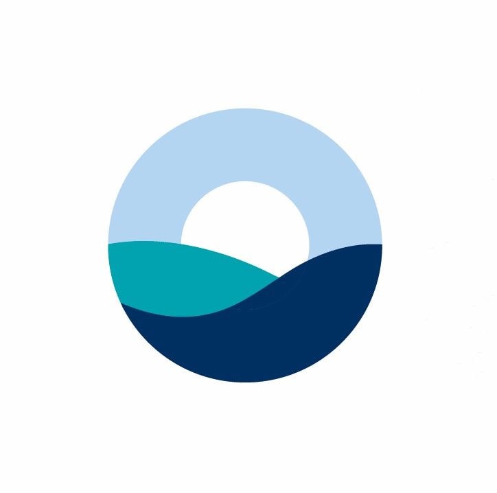 Abstraktes Logo: Kreis mit hellblauer Oberflaeche und zwei wellenfoermigen Flaechen in Tuerkis und Dunkelblau auf weissem Hintergrund.